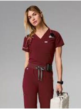 FIGS Technical Maroon Burgundy Scrub SET Small Top & Pants Bottom Women’s
